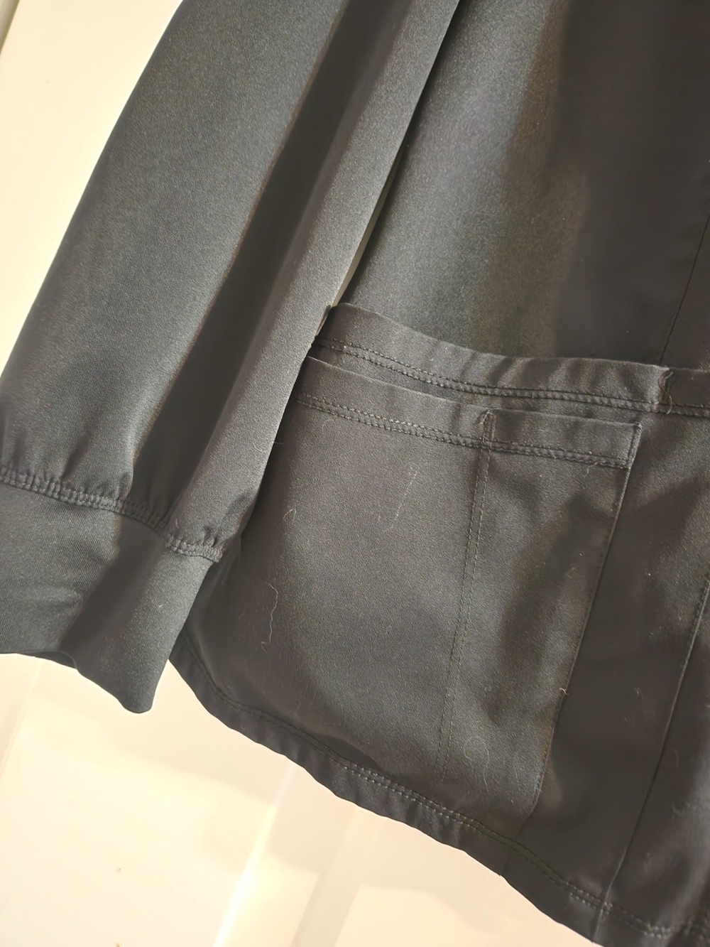 Healing Hands Works- Scrub Jacket w/ Button Snaps. Black Medium - Picture 5 of 9